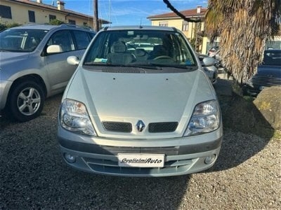 Usato 2000 Renault Clio II 1.4 Benzin 90 CV (2.300 €)