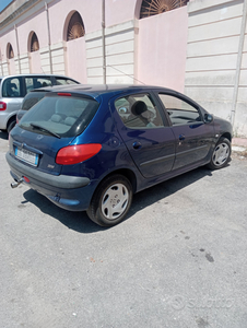 Usato 2003 Peugeot 206 1.1 Benzin (2.000 €)