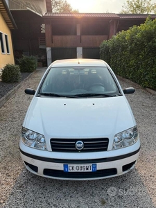 Usato 2004 Fiat Punto 1.2 Diesel 69 CV (2.200 €)