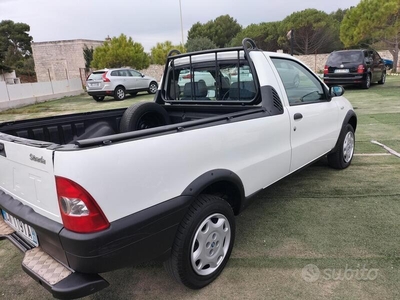 Usato 2004 Fiat Strada 1.2 Benzin 67 CV (6.800 €)