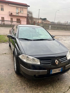 Usato 2004 Renault Mégane Cabriolet 2.0 Benzin 135 CV (900 €)