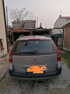 Usato 2005 Renault Mégane II 1.6 Benzin 111 CV (800 €)