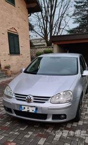 Usato 2005 VW Golf V Benzin (4.000 €)