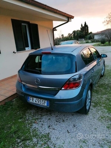 Usato 2007 Opel Astra 1.6 Benzin 116 CV (2.700 €)
