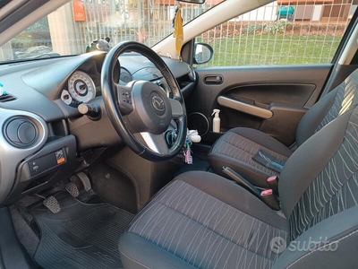 Usato 2009 Mazda 2 1.3 Benzin 75 CV (4.500 €)