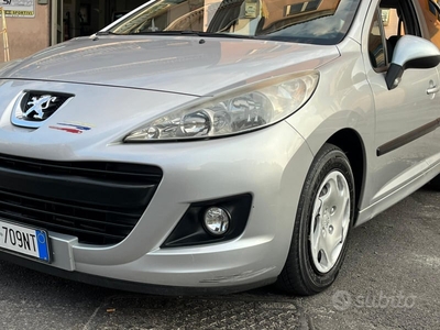Usato 2010 Peugeot 207 1.4 Benzin 95 CV (1.800 €)