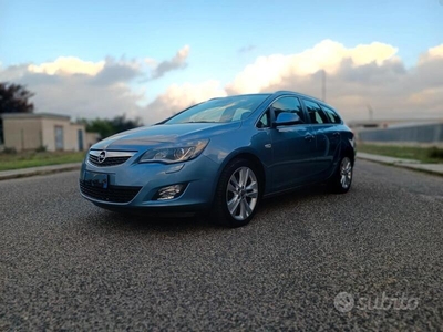 Usato 2011 Opel Astra 1.4 Benzin 140 CV (7.500 €)