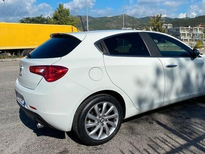 Usato 2014 Alfa Romeo Giulietta 2.0 Diesel 150 CV (13.200 €)