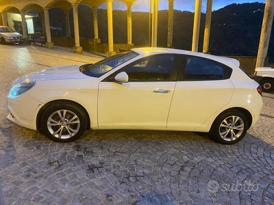 Usato 2015 Alfa Romeo Giulietta 1.6 Diesel 105 CV (9.000 €)