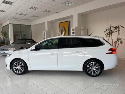 Usato 2017 Peugeot 308 1.6 Diesel 120 CV (12.490 €)