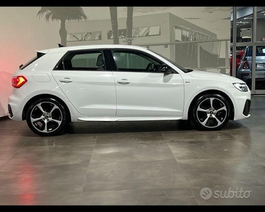 Usato 2022 Audi A1 Benzin (23.900 €)