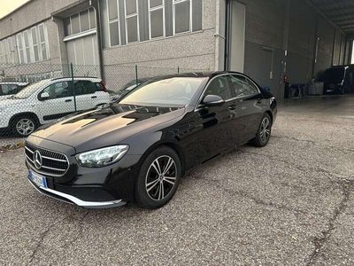 Usato 2022 Mercedes E200 El_Benzin 197 CV (49.900 €)