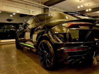 Usato 2023 Lamborghini Urus 4.0 Benzin 666 CV (360.000 €)