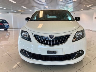 Usato 2023 Lancia Ypsilon 1.0 El_Benzin 69 CV (17.900 €)