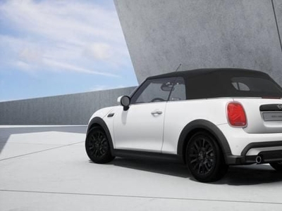 Usato 2023 Mini Cooper Cabriolet 1.5 Benzin 136 CV (32.705 €)