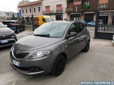 Lancia Y 1.0 FireFly 5 porte Hybrid Gold 5 Posti Limbiate