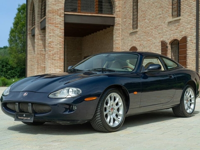 2000 | Jaguar XKR