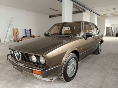 Usato 1983 Alfa Romeo Alfetta 2.0 Benzin 121 CV (13.900 €)
