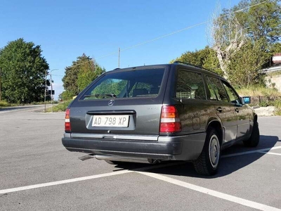 Usato 1993 Mercedes E250 2.5 Diesel 90 CV (4.500 €)