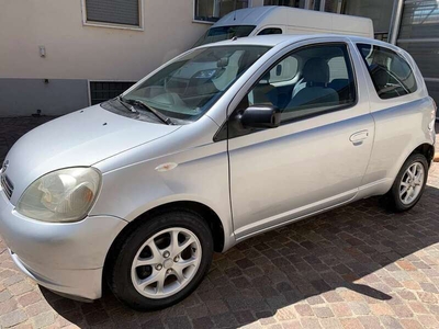 Usato 2000 Toyota Yaris 1.0 Benzin 68 CV (1.650 €)