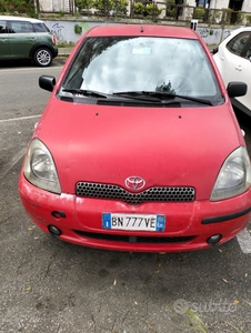 Usato 2000 Toyota Yaris 1.3 Benzin 86 CV (800 €)