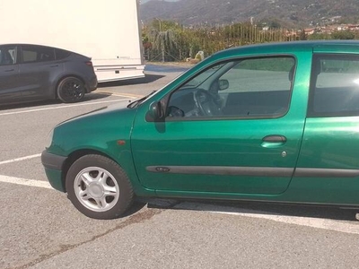 Usato 2001 Renault Clio II 1.1 Benzin 75 CV (1.600 €)