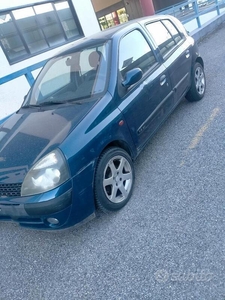 Usato 2001 Renault Clio II Benzin (1.350 €)