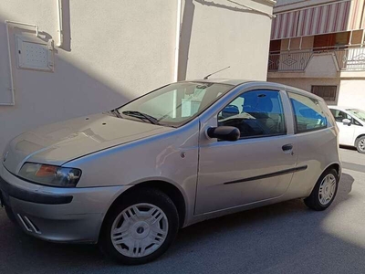 Usato 2003 Fiat Punto 1.2 Benzin 60 CV (1.000 €)