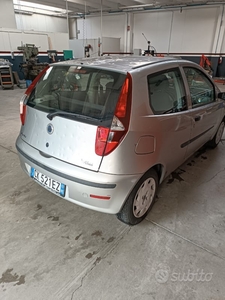 Usato 2003 Fiat Punto 1.2 Benzin 80 CV (1.800 €)