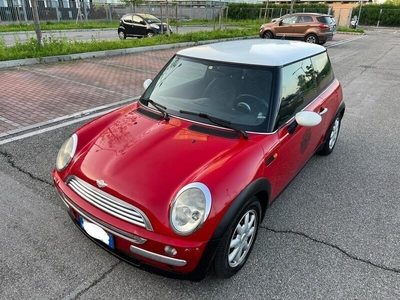 Usato 2003 Mini Cooper 1.6 Benzin 116 CV (2.900 €)