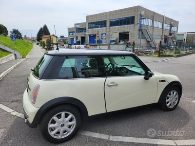 Usato 2003 Mini Cooper Coupé 1.6 Benzin 116 CV (3.900 €)