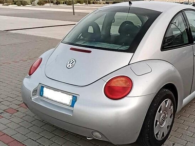 Usato 2003 VW Beetle 1.6 Benzin 102 CV (3.200 €)
