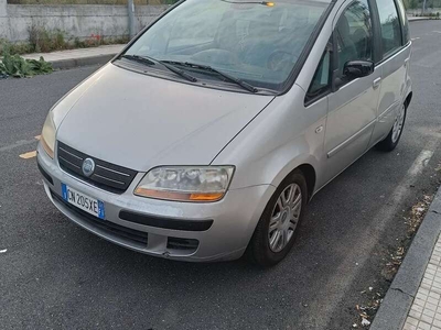 Usato 2004 Fiat Idea 1.4 Benzin 95 CV (3.500 €)