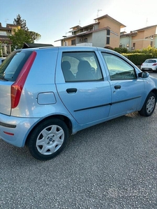 Usato 2004 Fiat Punto Benzin (3.000 €)