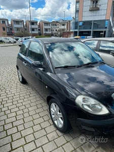 Usato 2004 Lancia Ypsilon Benzin (3.000 €)