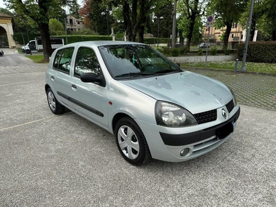 Usato 2004 Renault Clio II 1.2 Benzin (1.350 €)