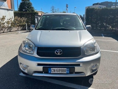 Usato 2004 Toyota RAV4 2.0 Benzin 128 CV (4.900 €)