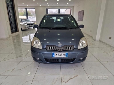 Usato 2004 Toyota Yaris 1.3 Benzin 87 CV (2.600 €)