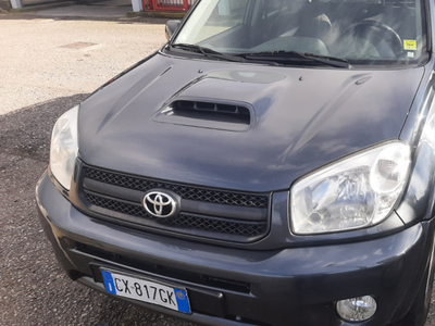 Usato 2005 Toyota RAV4 2.0 Diesel 116 CV (6.000 €)