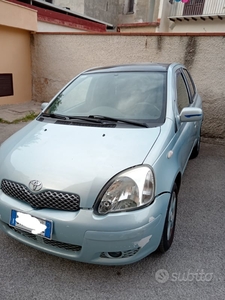 Usato 2005 Toyota Yaris 1.0 Benzin 65 CV (1.600 €)