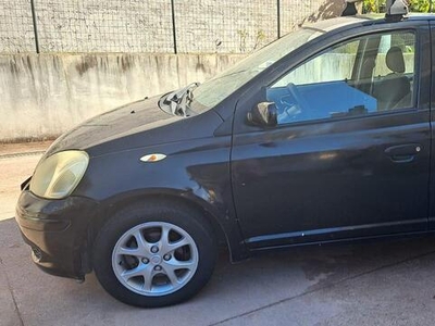 Usato 2005 Toyota Yaris 1.0 Benzin 68 CV (2.500 €)