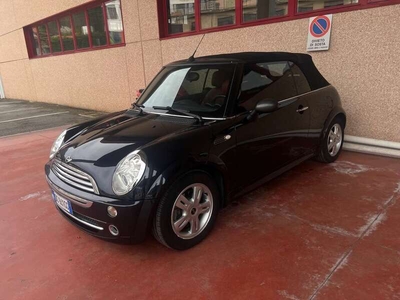 Usato 2006 Mini Cooper Cabriolet 1.6 Benzin 116 CV (5.900 €)