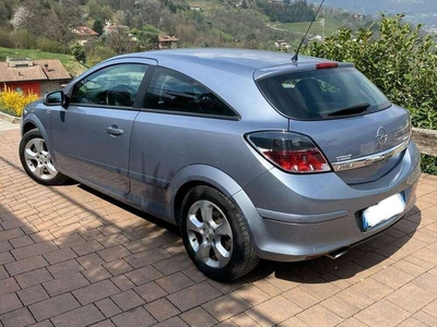 Usato 2006 Opel Astra GTC 1.8 Benzin 140 CV (2.900 €)