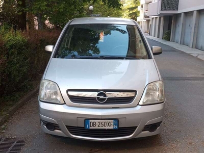 Usato 2006 Opel Meriva 1.6 Benzin 105 CV (3.000 €)