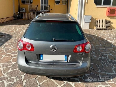 Usato 2006 VW Passat 2.0 Diesel 140 CV (5.199 €)