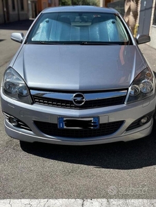 Usato 2007 Opel Astra GTC 1.4 Benzin 90 CV (4.500 €)