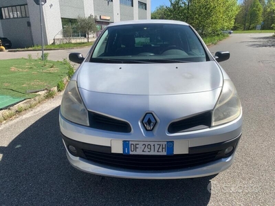 Usato 2007 Renault Clio 1.1 Benzin 75 CV (1.400 €)