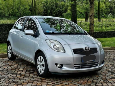 Usato 2007 Toyota Yaris 1.3 Benzin 87 CV (3.800 €)