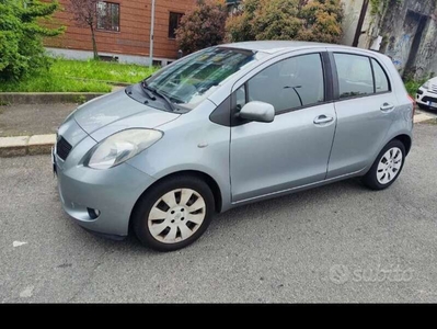 Usato 2007 Toyota Yaris 1.3 Benzin 87 CV (4.300 €)