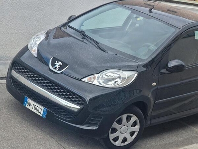 Usato 2008 Peugeot 107 1.0 Benzin 68 CV (3.300 €)